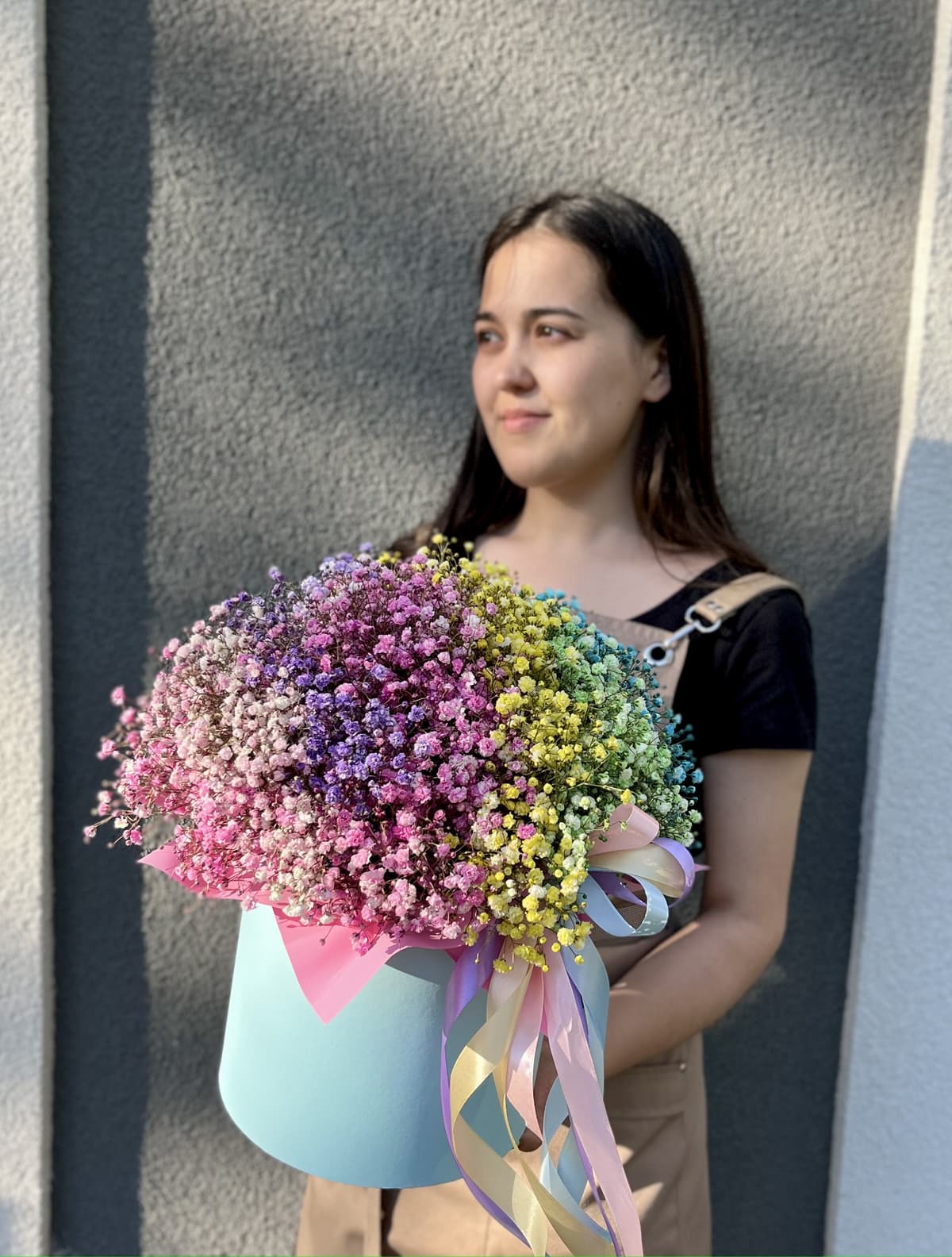 Оригинальная композиция 21 Гипсофила в шляпной коробке