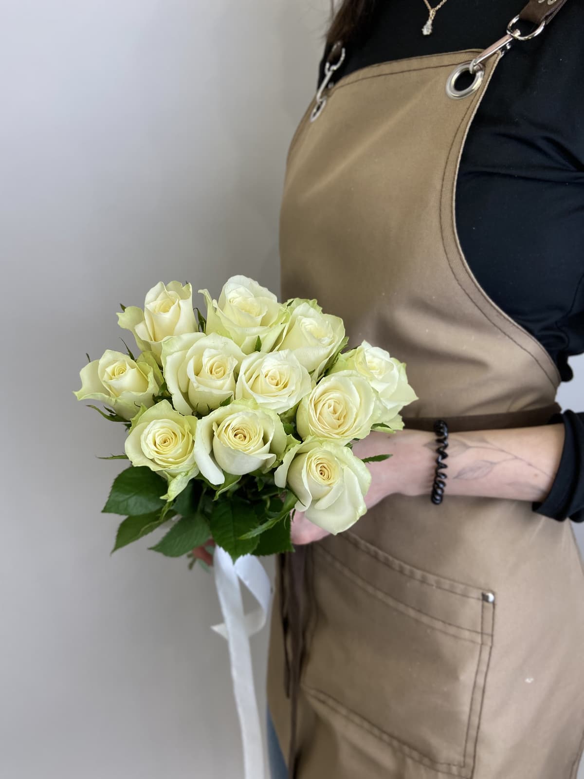 Красочный букет 11шт БЕЛЫЕ Розы Кения 35-40см