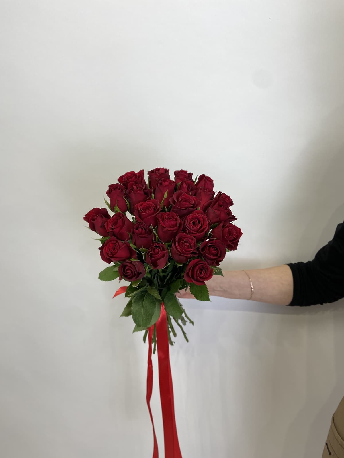 Дизайнерский букет 25шт КРАСНЫЕ Розы Кения 35-40см