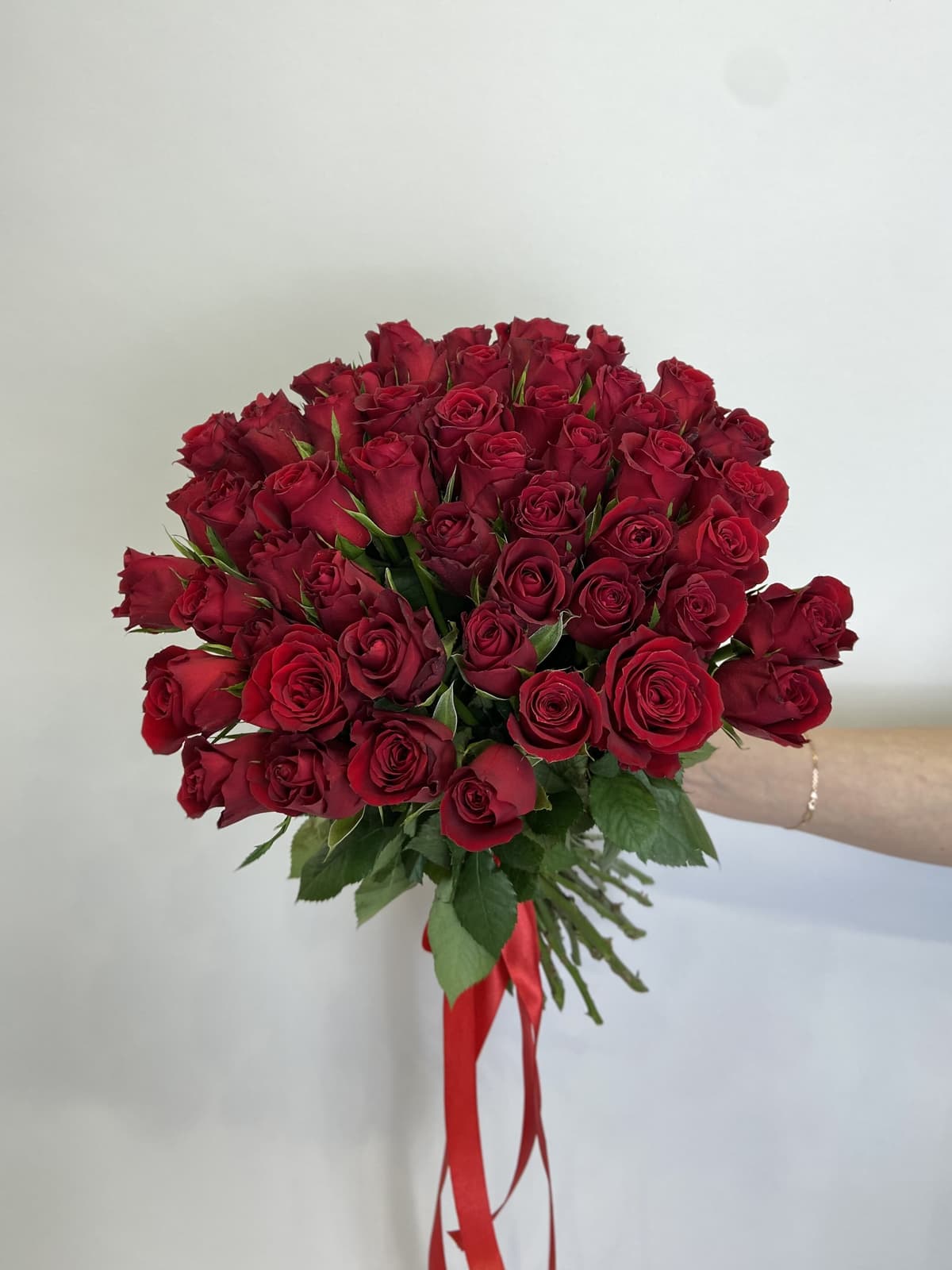 Красивый букет 51шт КРАСНЫЕ Розы Кения 35-40см