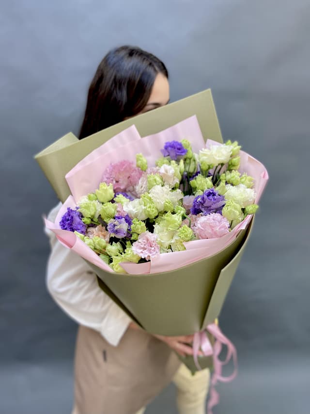 Красочный букет "Эустомия" M Красочный букет "Эустомия" M