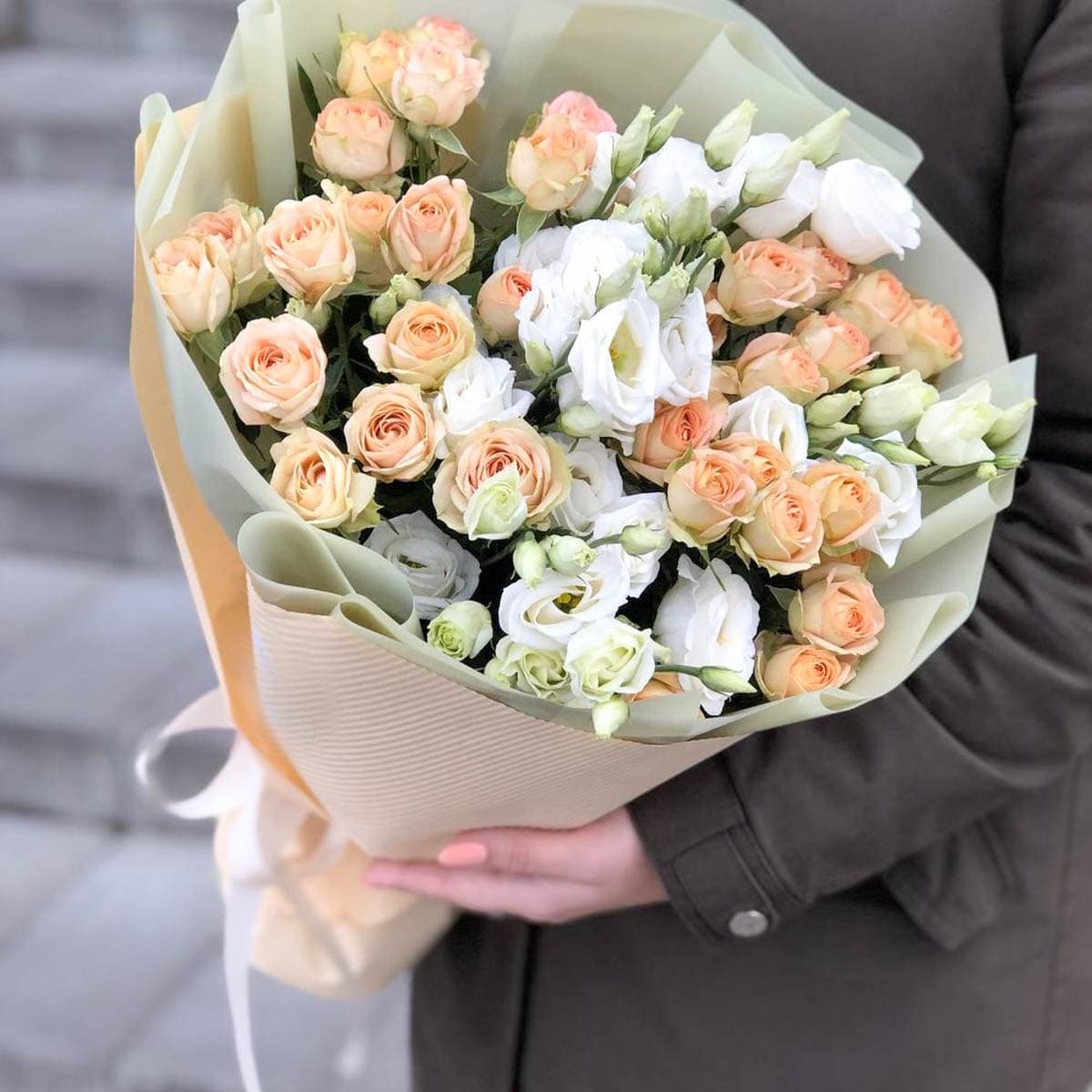 Стильный букет "Эустомы и кустовые Розы" Уфа