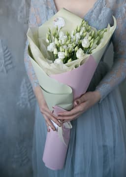 Нежный букет из 11 Эустом в матовой бумаге Уфа