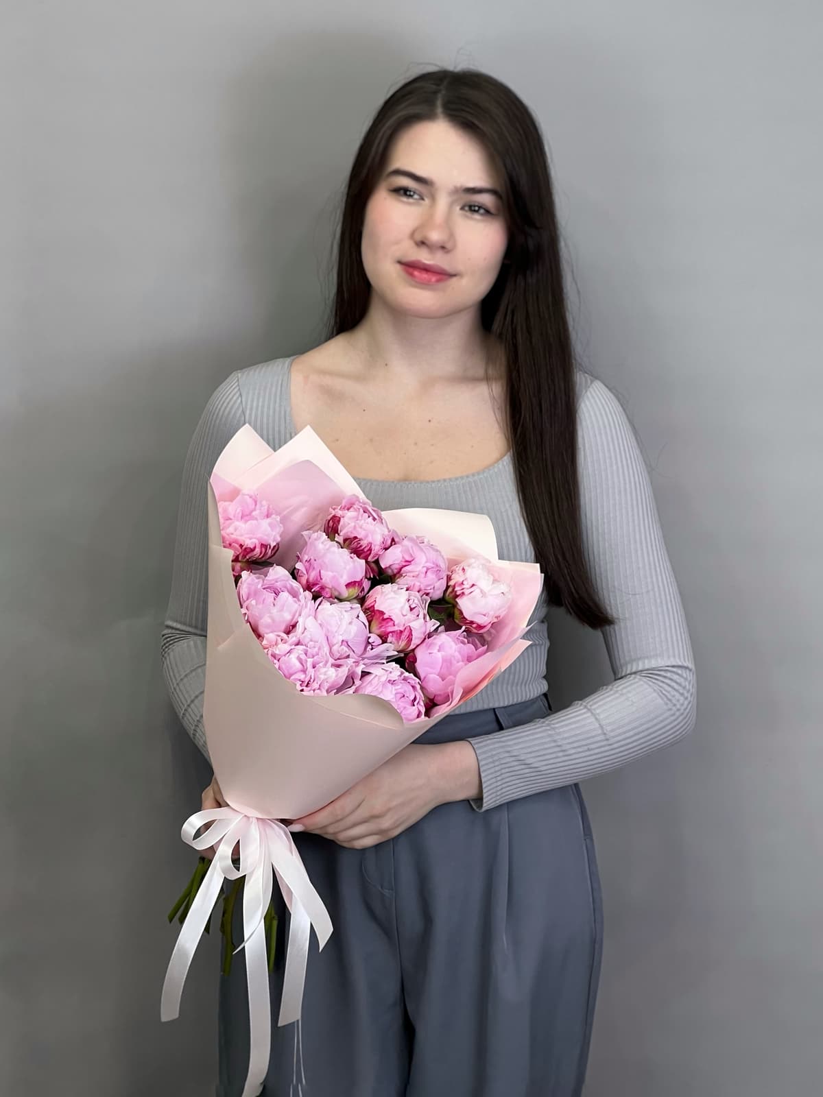 Букет из 11 нежно розовых пионов Sara Bernard