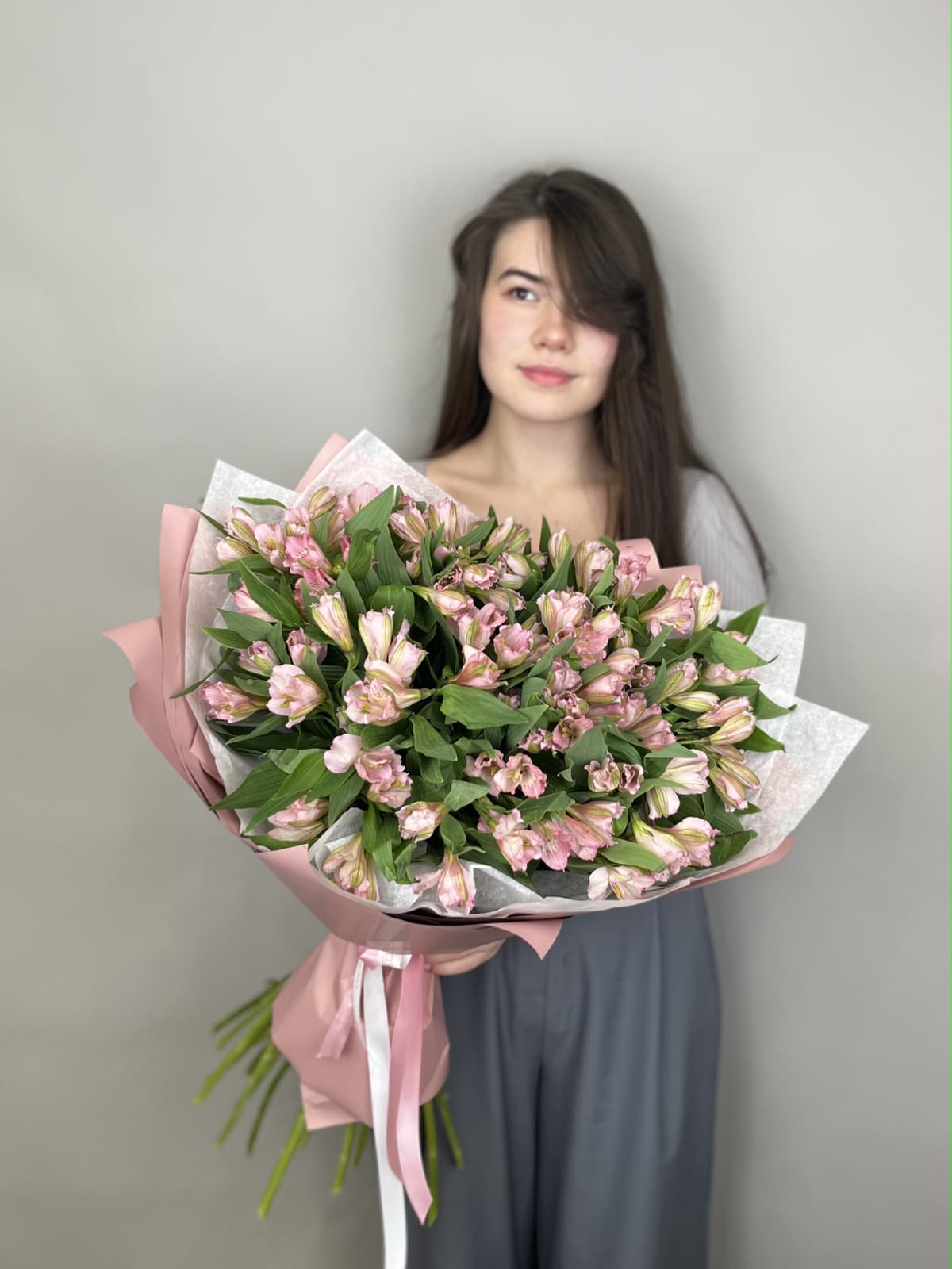 Нежный букет из 15 альстромерий "Elegance"