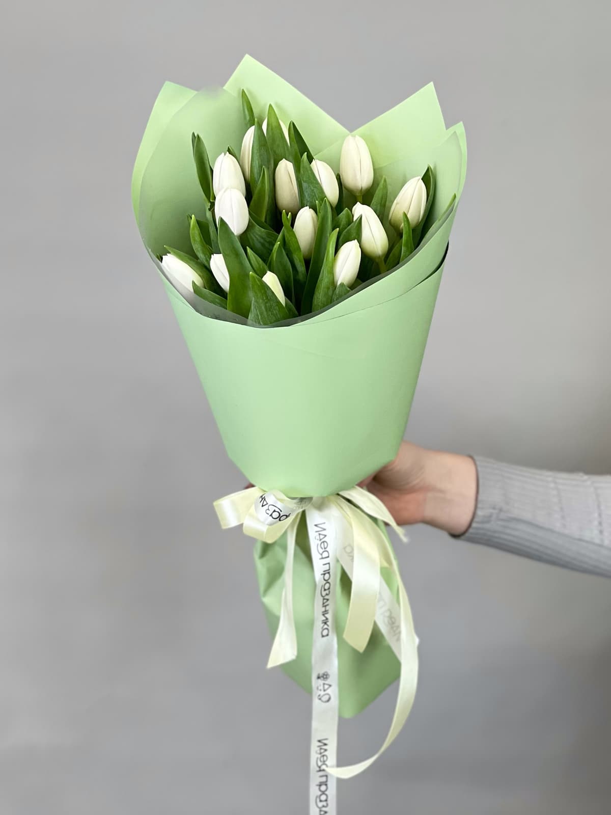 Классическй букет из 15 белых тюльпанов