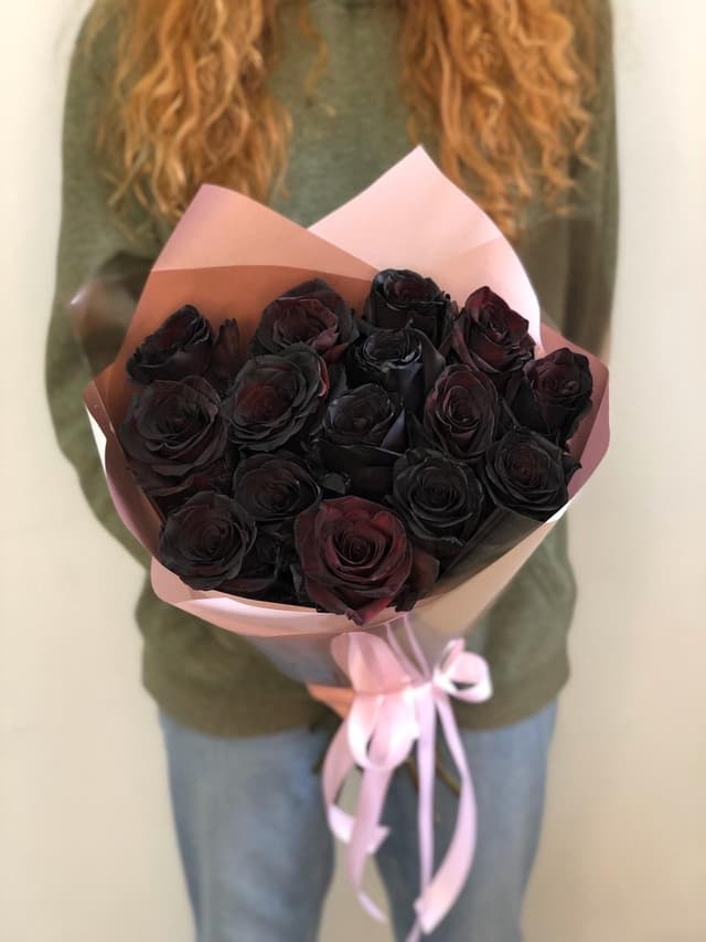 Букет из 15 чёрных Роз Эквадор в матовой бумаге Букет из 15 чёрных Роз Эквадор в матовой бумаге