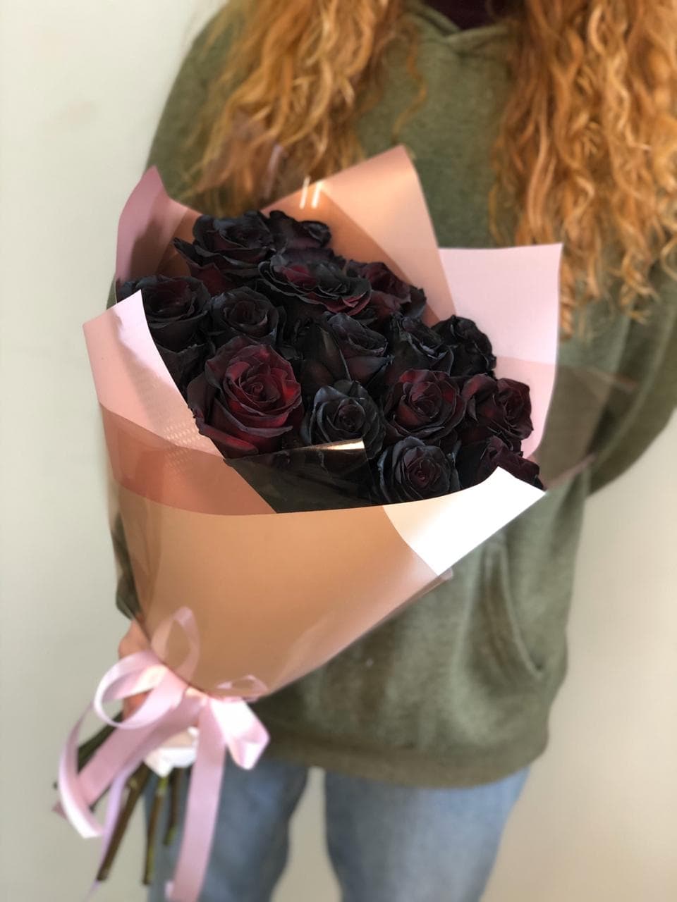 Букет из 15 чёрных Роз Эквадор в матовой бумаге