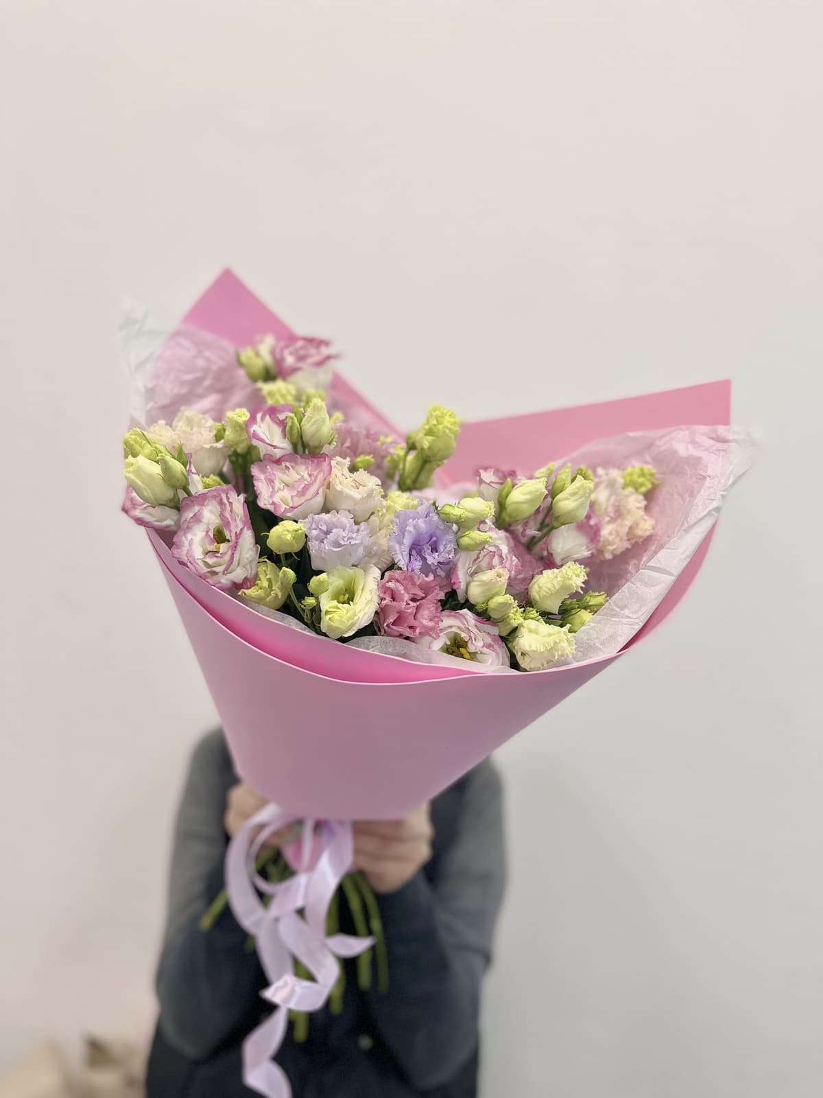 Цветочный букет из 15 Эустом в фоамиране