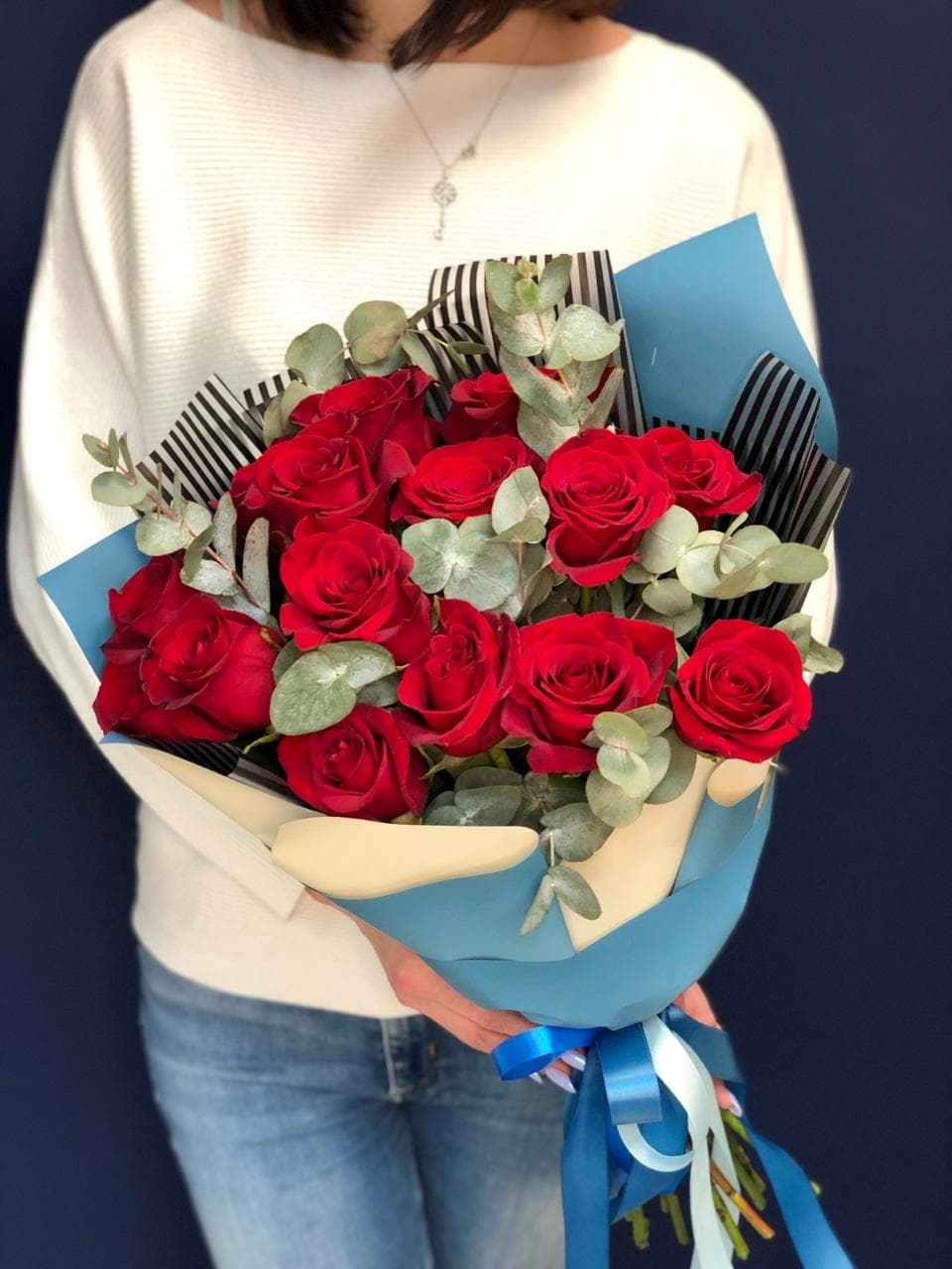 Букет из 15 красных Роз Эквадор в фирменном оформлении 80 см
