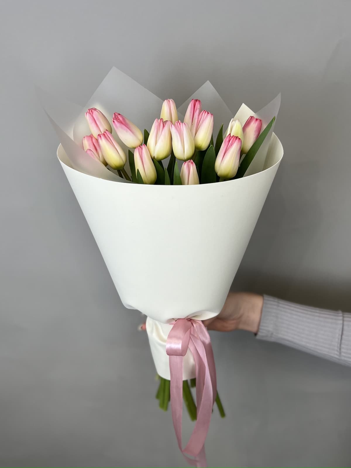 Букет из 15 нежно розовых тюльпанов в фоамиране