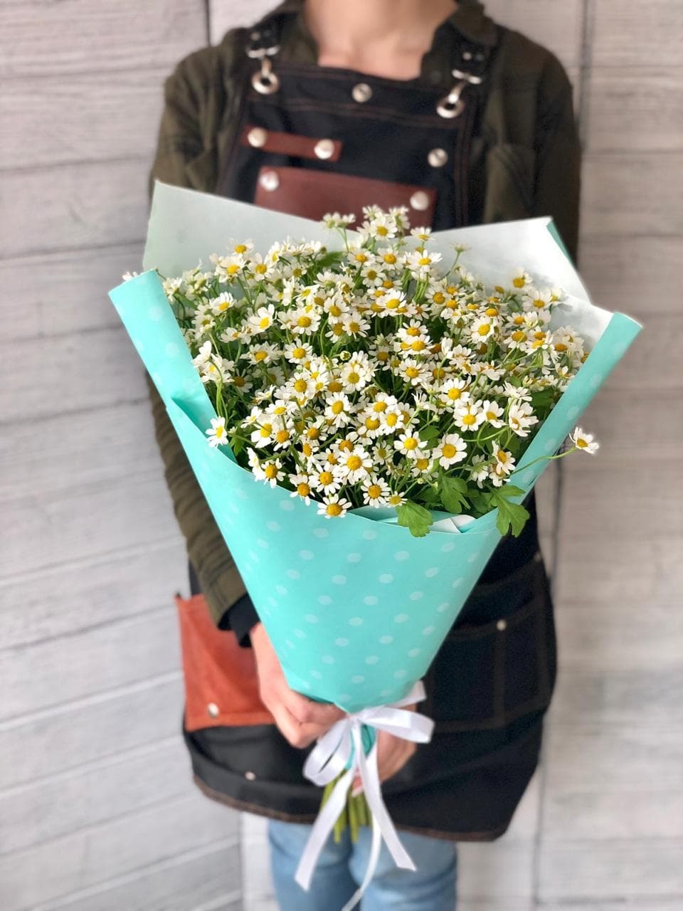 Букет из 15 ромашек в крафте Уфа