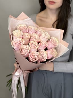 Праздничный букет из 15 розовых роз Премиум