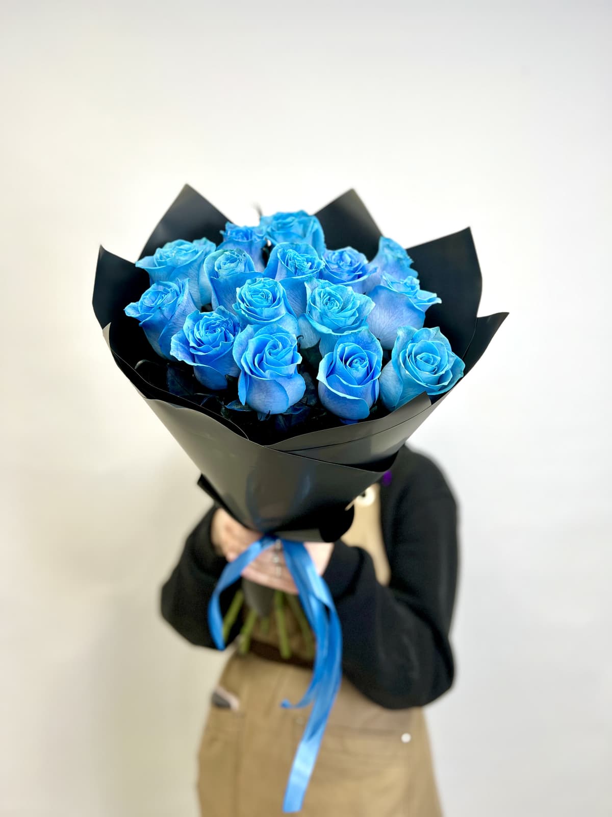 Букет из 15 синих Роз Эквадор в матовой бумаге