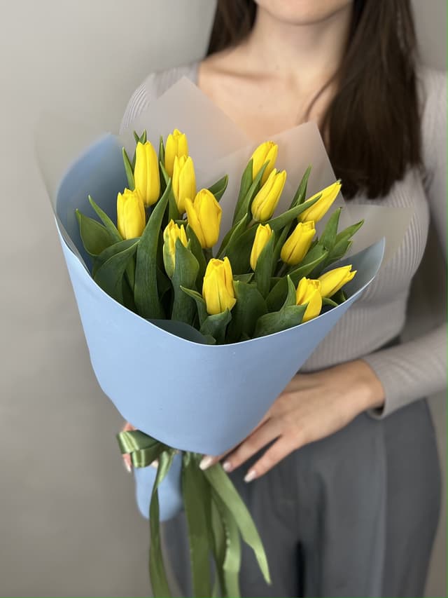 Букет из 15 желтых тюльпанов в фоамиране Букет из 15 желтых тюльпанов в фоамиране