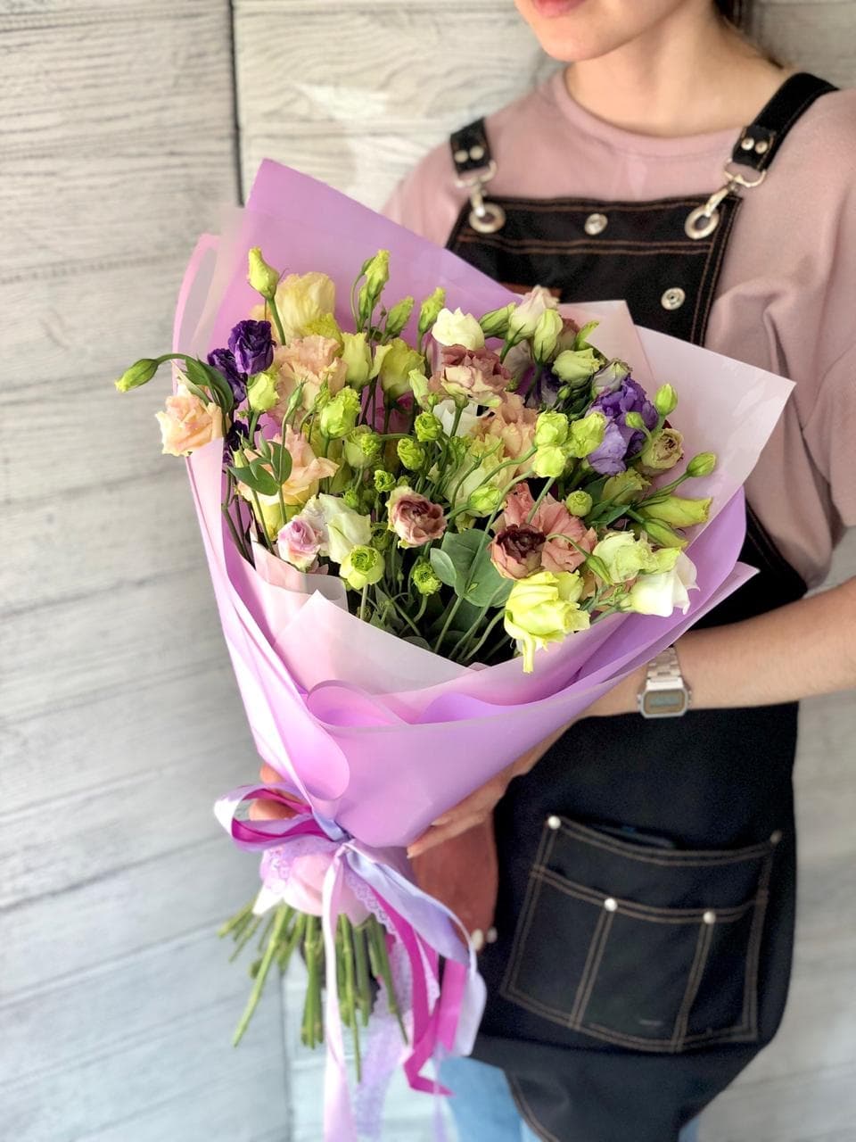 Праздничный букет из 25 эустом в матовой бумаге Уфа