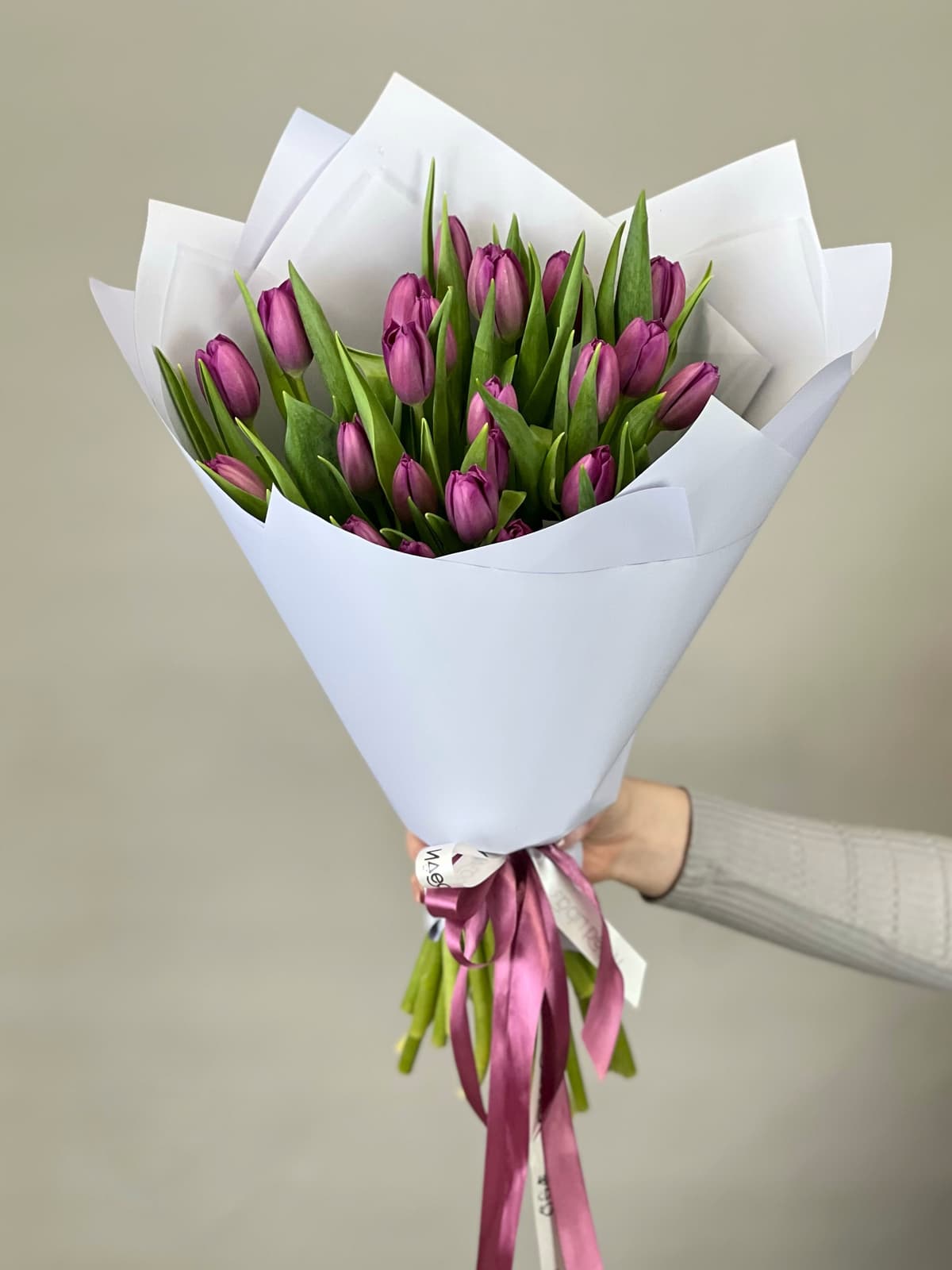 Букет из 25 фиолетовых тюльпанов