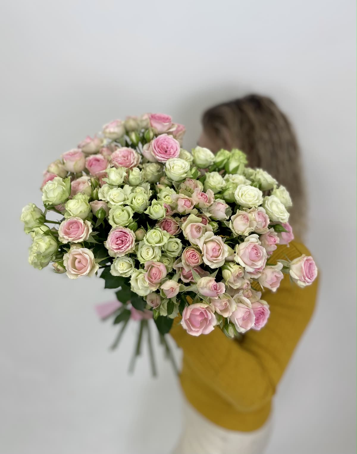 Букет из 25 кустовых роз микс