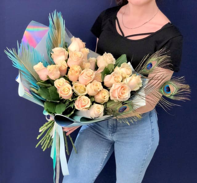 Праздничный букет из 25 нежных Роз Эквадор в стильном оформлении 50 см Праздничный букет из 25 нежных Роз Эквадор в стильном оформлении 50 см