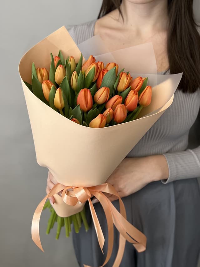 Букет из 25 оранжевых тюльпанов в фоамиране Букет из 25 оранжевых тюльпанов в фоамиране