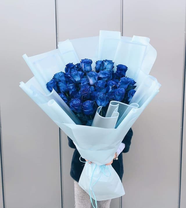 Букет из 25 синих Роз в фирменном оформлении Букет из 25 синих Роз в фирменном оформлении