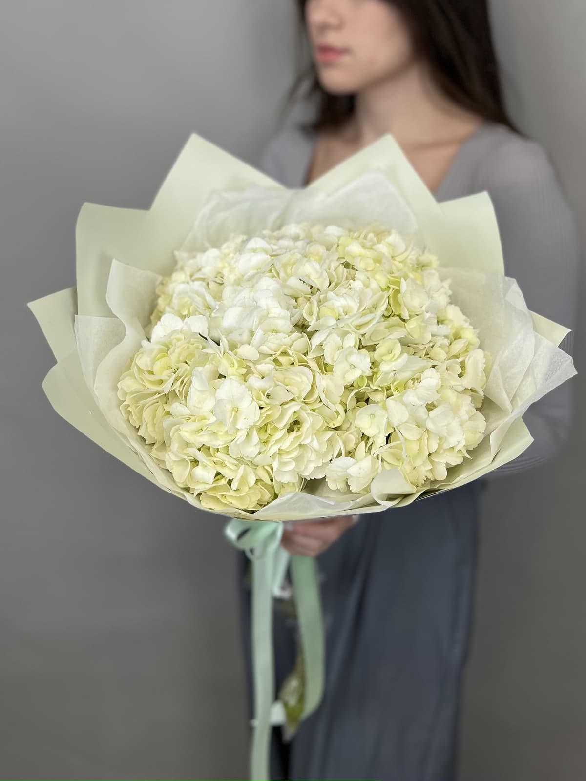 Букет из 3 белых гортензий