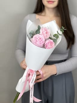 Букет из 3 ранункулюсов "Lady"