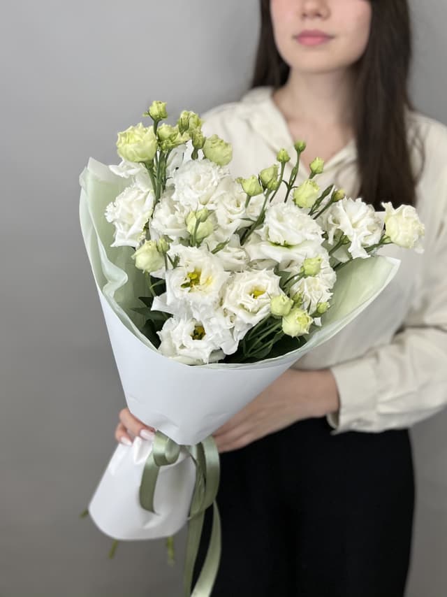 Красивый букет из 5 белых эустом Красивый букет из 5 белых эустом