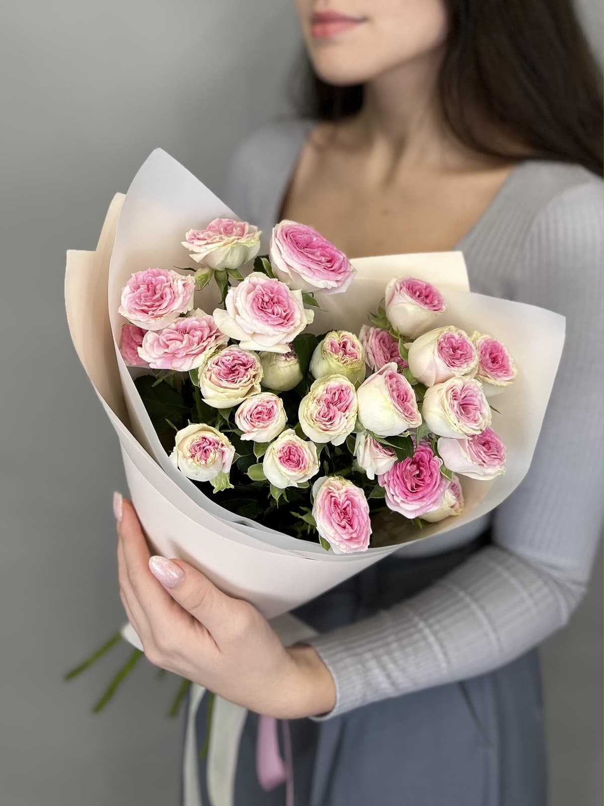 Нежный букет из 5 кустовых пионовидных роз "Gelato" S