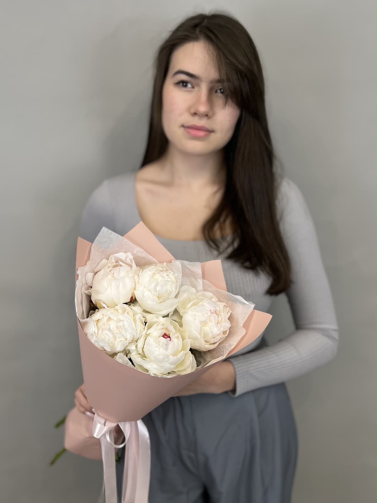 Стильный букет из 5 пионов Odile