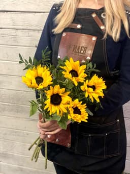 Букет из 5 подсолнухов