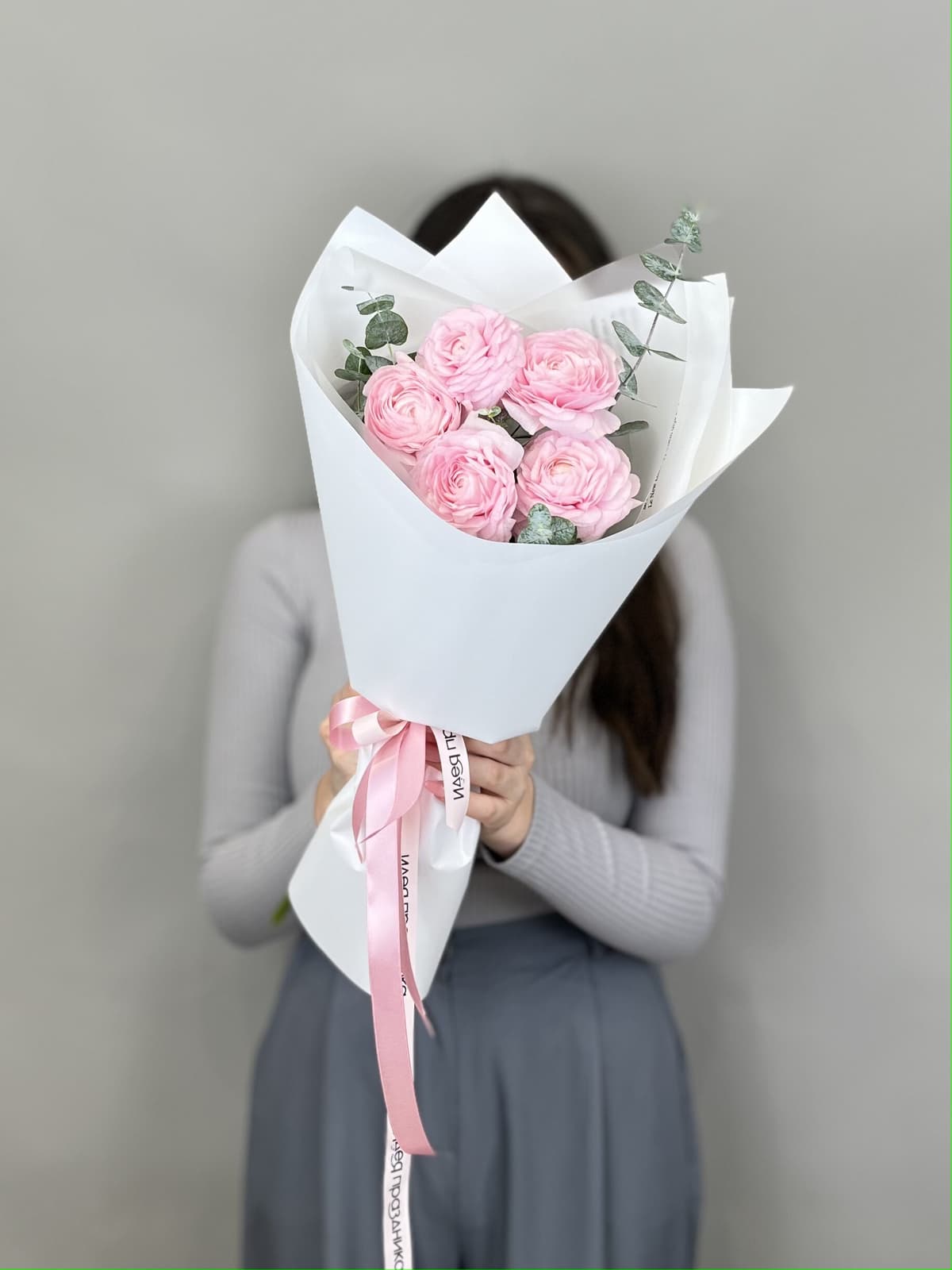 Букет из 5 ранункулюсов "Lady"