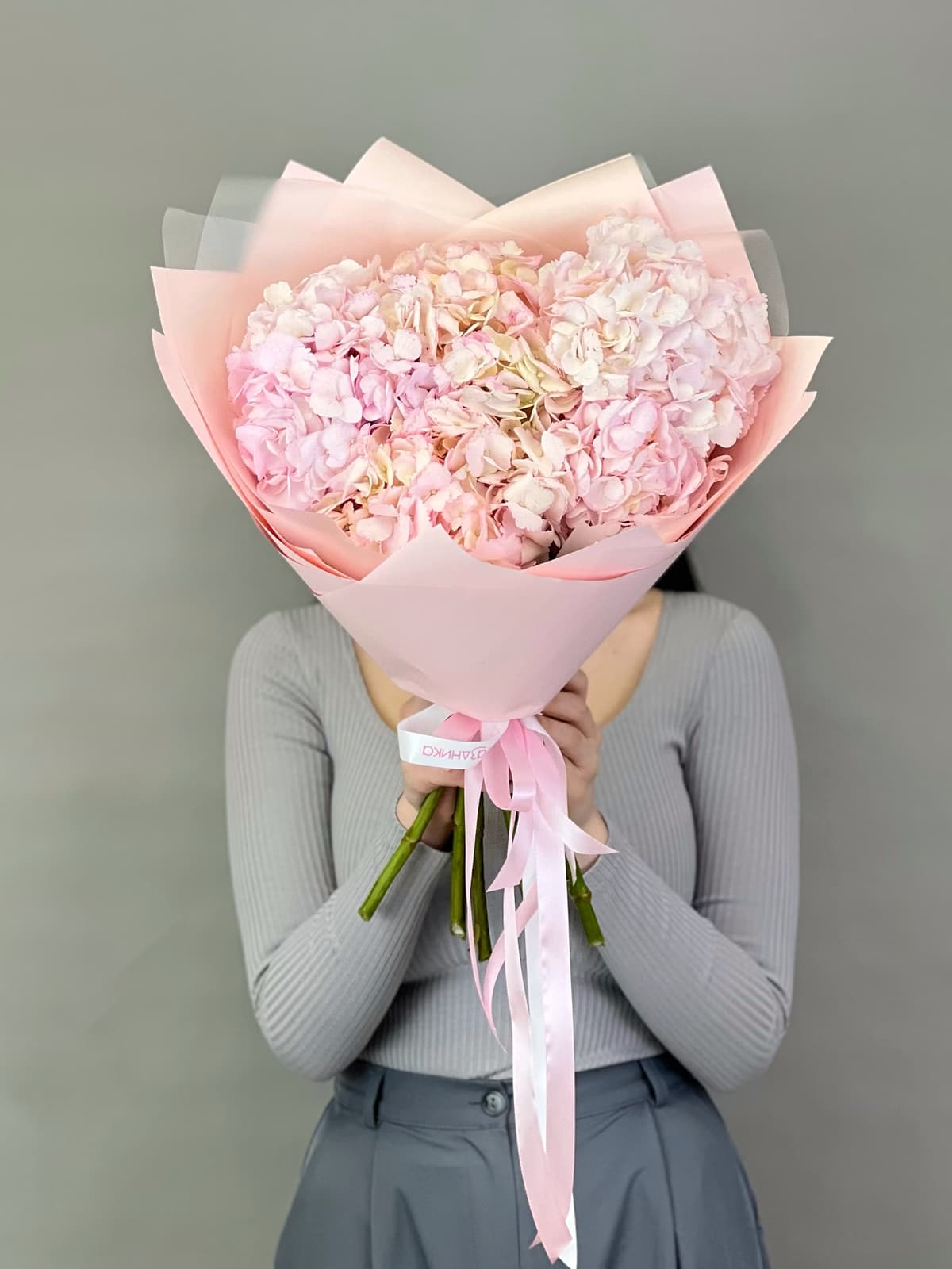 Букет из 5 розовых гортензий