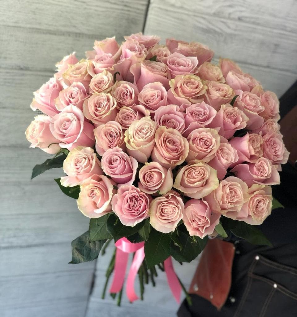 Свежий букет из 51 розовой розы 60 см
