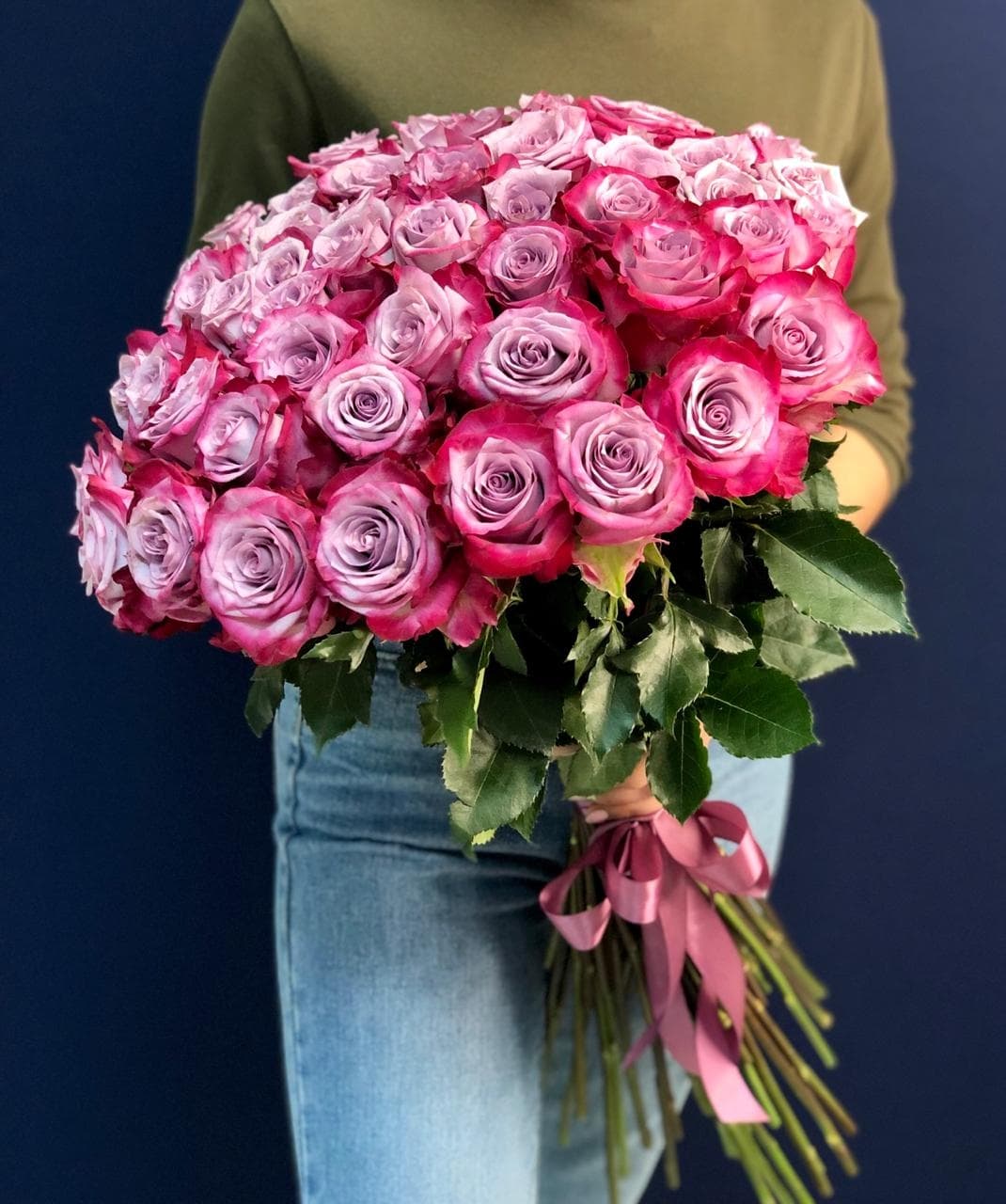 Популярный букет из 51 сиреневой розы 50 см