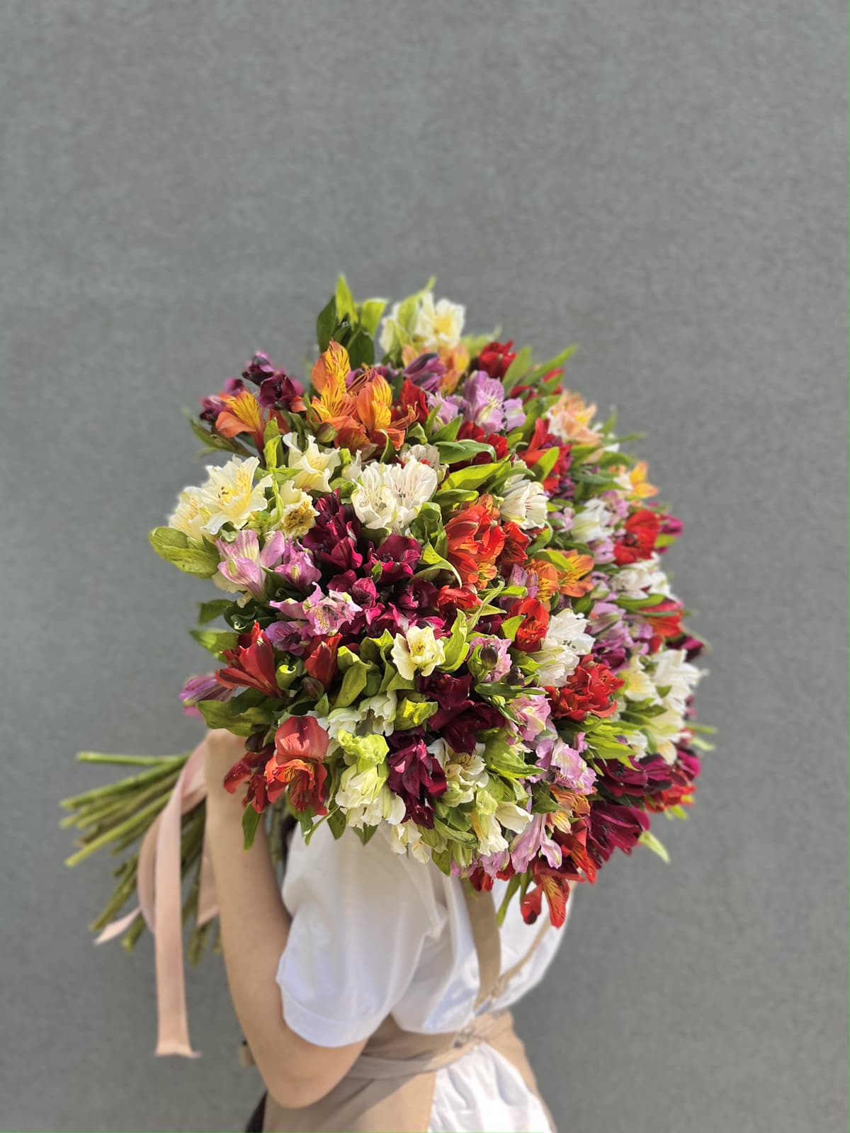 Классический букет из 55 Альстромерий микс