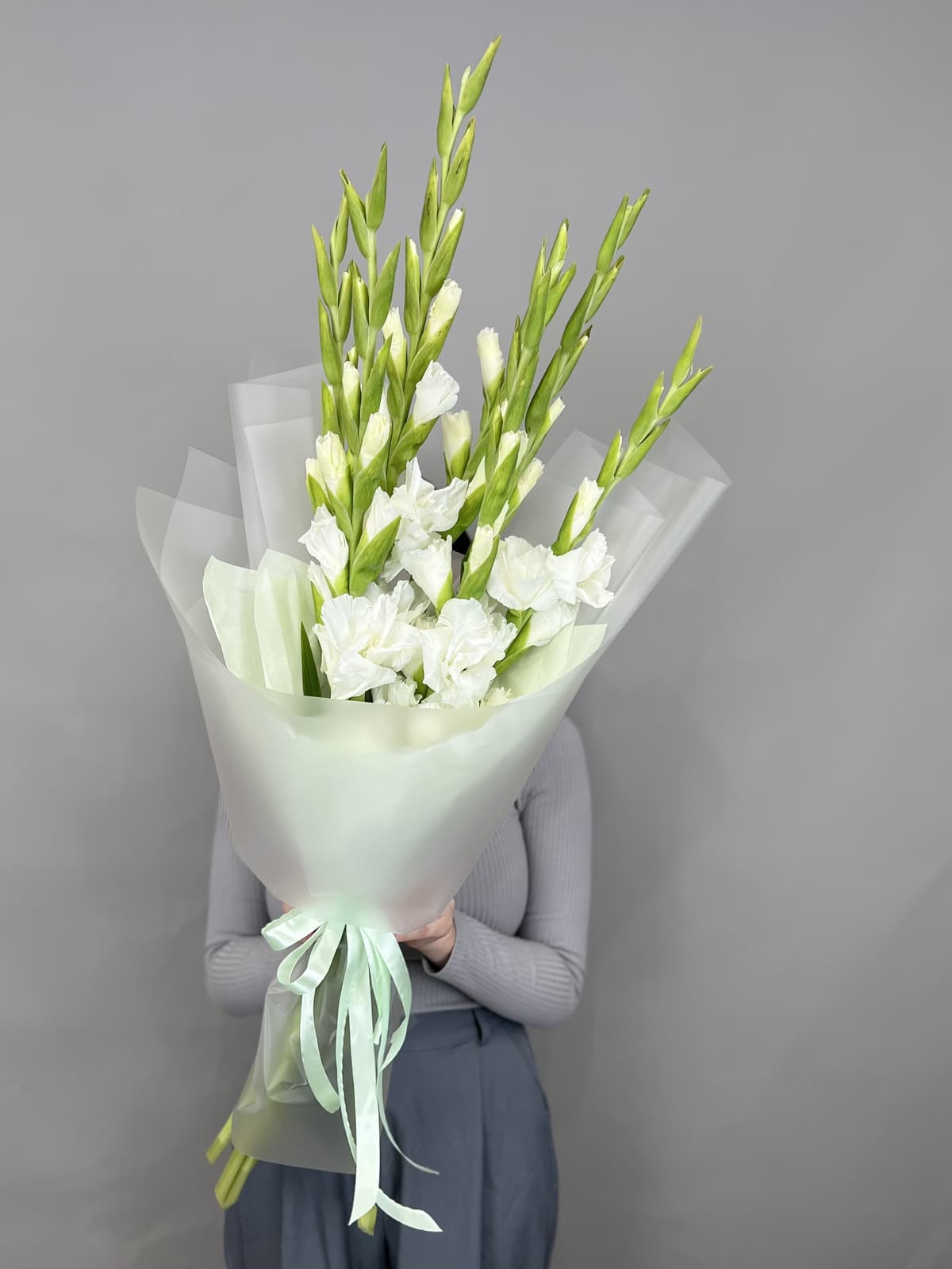 Букет из 7 Гладиолусов в матовой бумаге Уфа