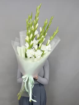 Букет из 7 Гладиолусов в матовой бумаге Уфа