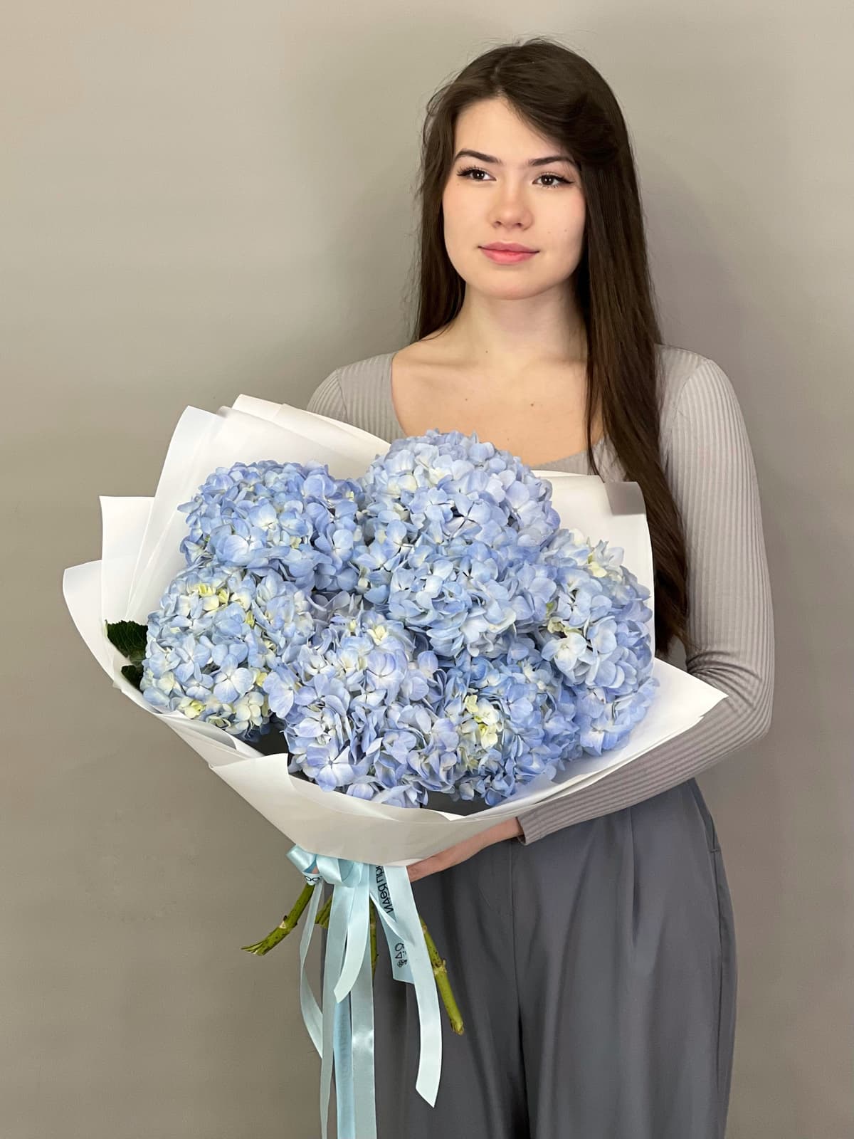 Букет из 7 голубых гортензий