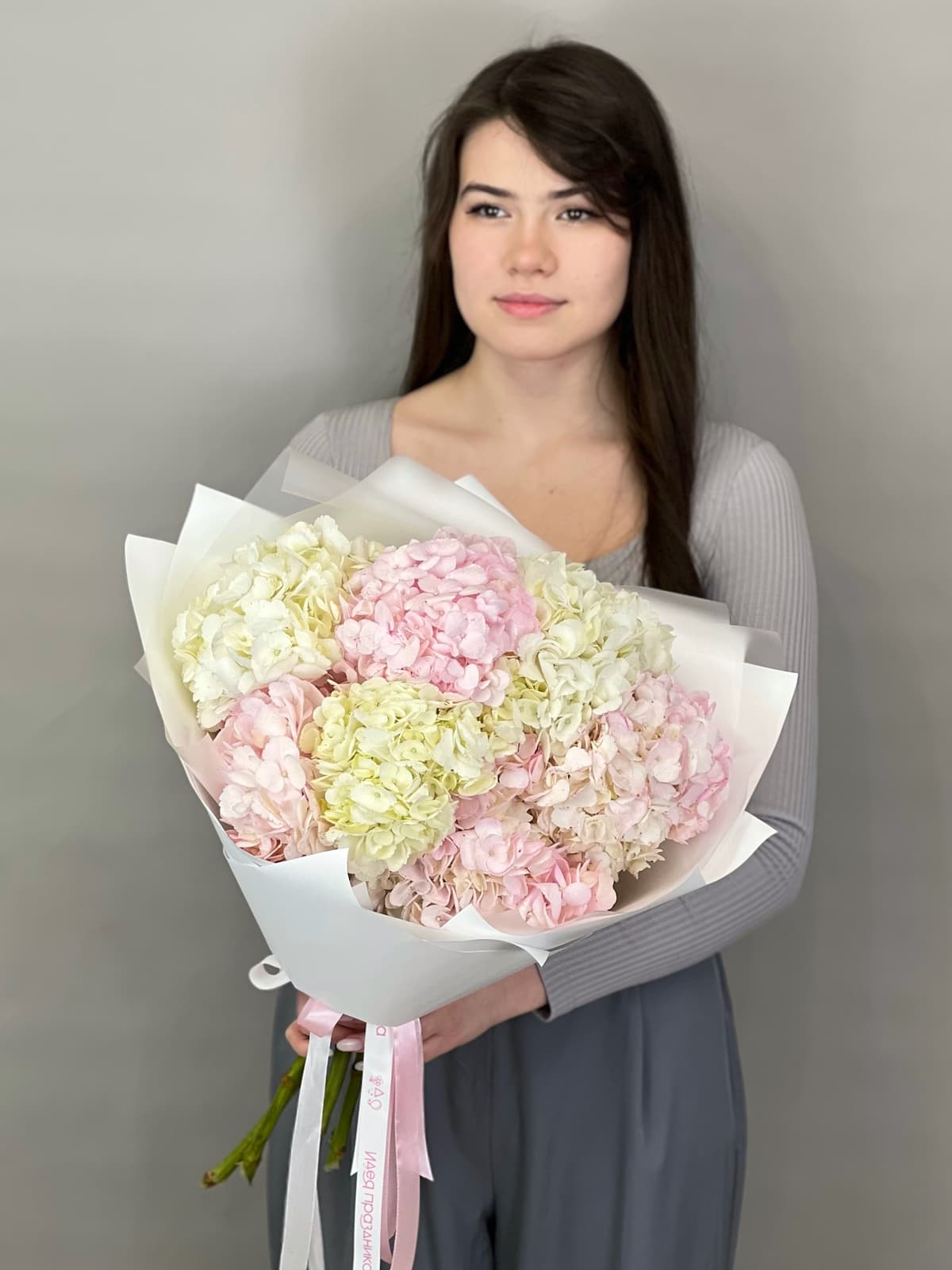 Букет из 7 гортензий "Blush"