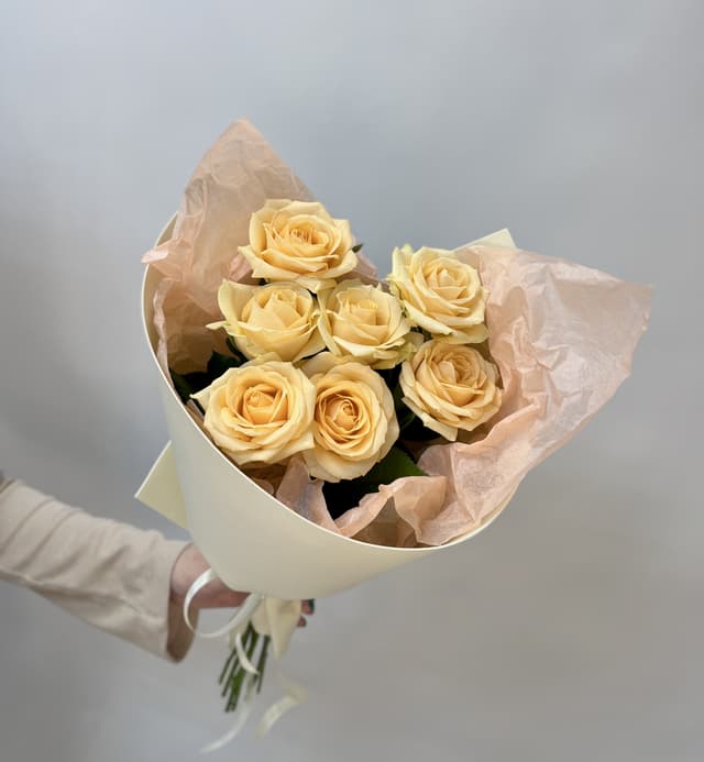 Букет из 7 Персиковых Роз в Фоамиране Букет из 7 Персиковых Роз в Фоамиране