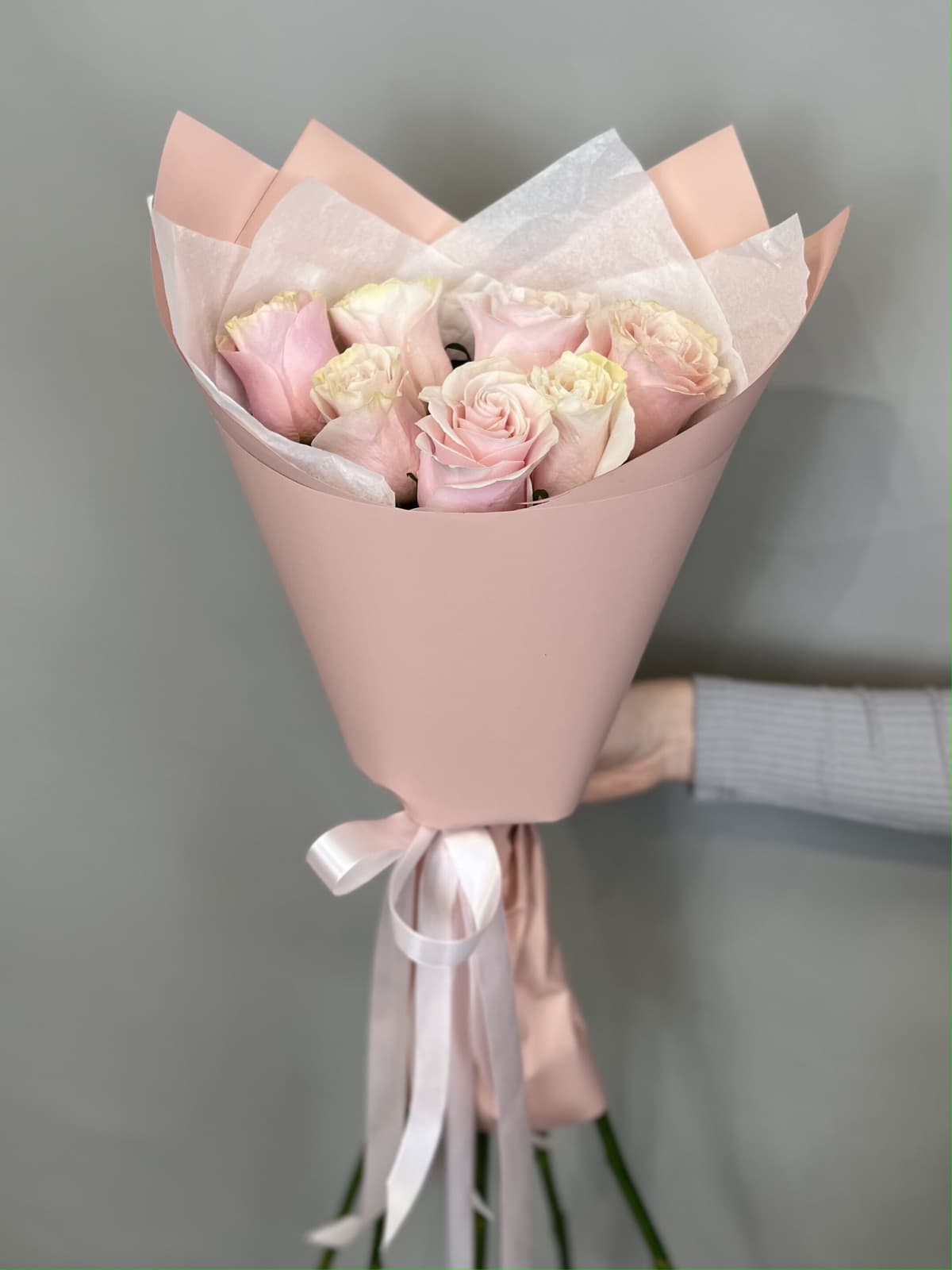 Классический букет из 7 розовых роз Премиум