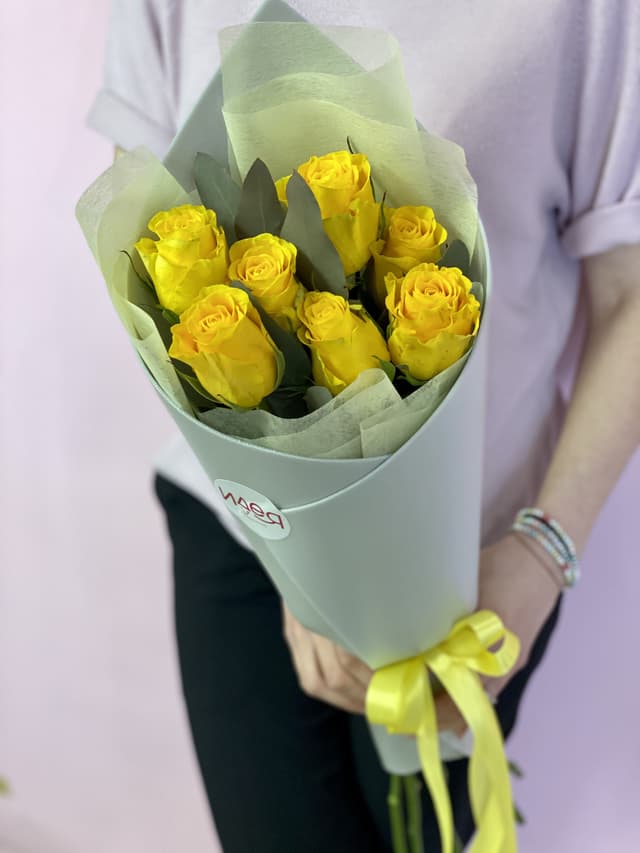 Букет из 7 желтых Роз Эквадор в фоамиране 70 см Букет из 7 желтых Роз Эквадор в фоамиране 70 см