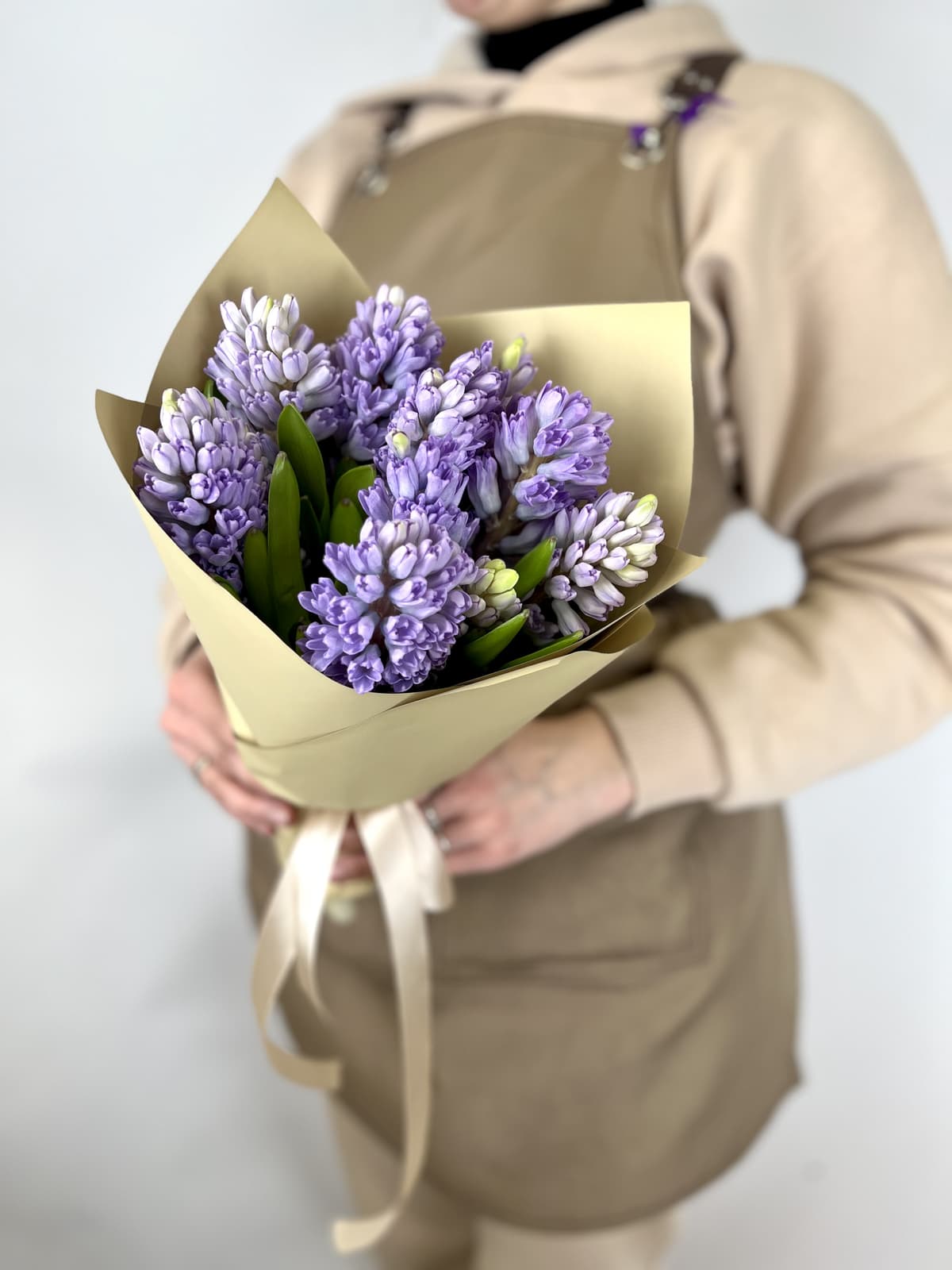 Букет из 9 Гиацинтов в матовой бумаге