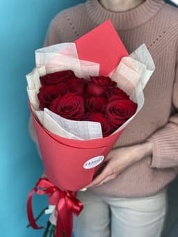 Красочный букет из 9 красных роз Эквадор в фоамиране 100 см