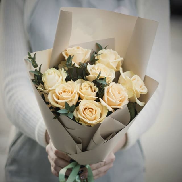 Букет из 9 персиковых Роз Эквадор в матовой бумаге 60 см Букет из 9 персиковых Роз Эквадор в матовой бумаге 60 см