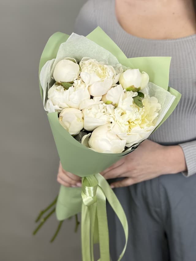 Нежный букет из 9 пионов Duchesse de Nemo Нежный букет из 9 пионов Duchesse de Nemo