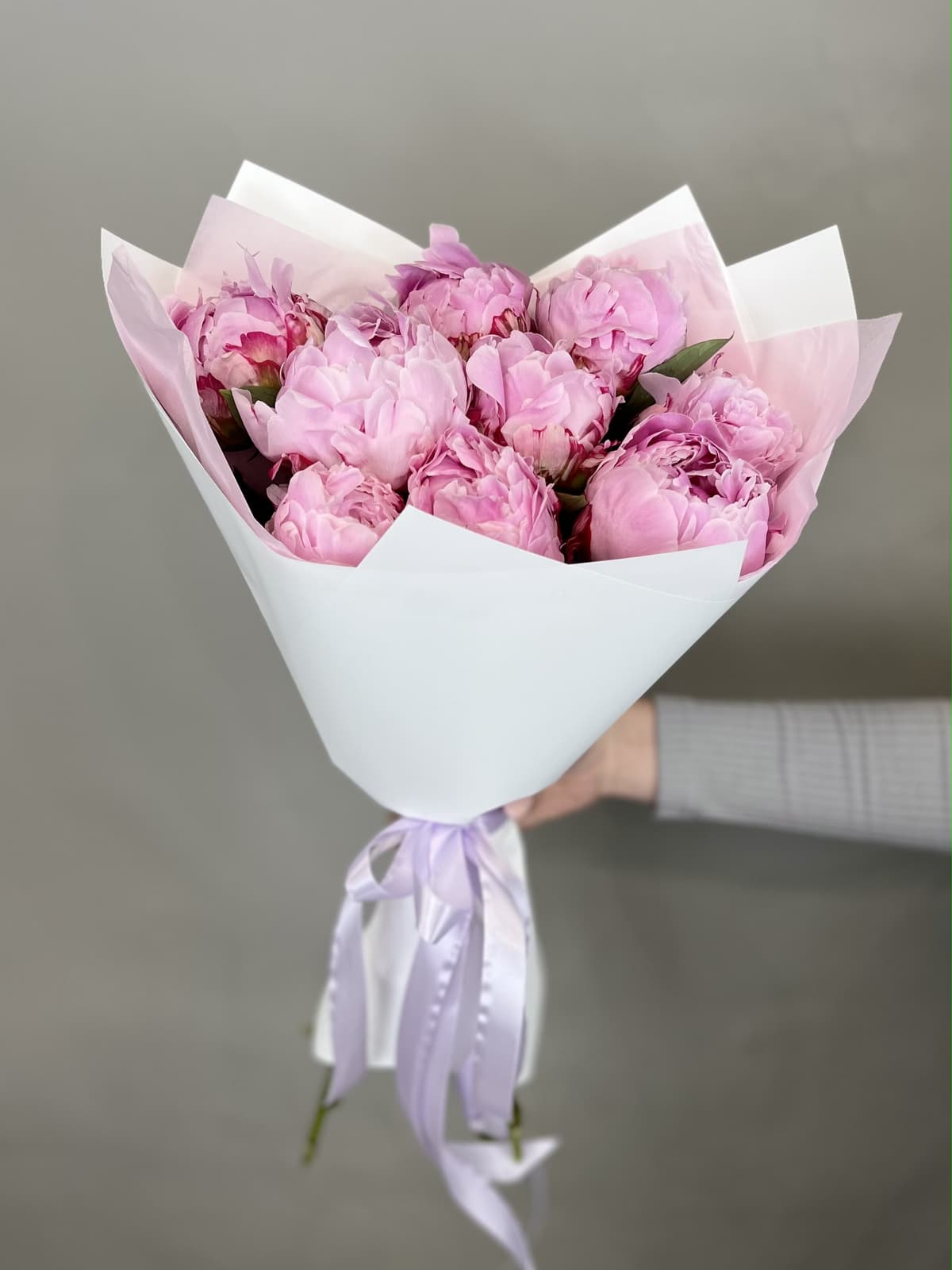 Свежий букет из 9 Пионов Sara Bernard