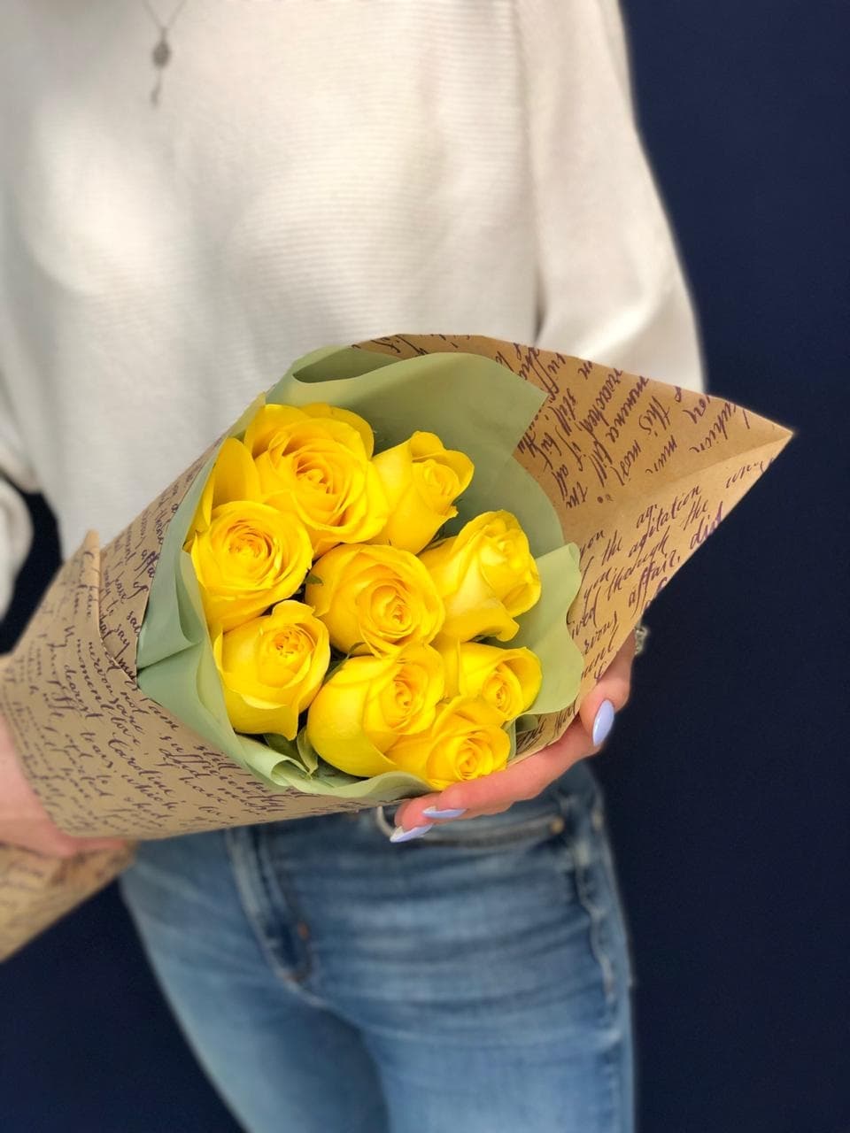 Букет из 9 жёлтых Роз Эквадор в крафте 50 см