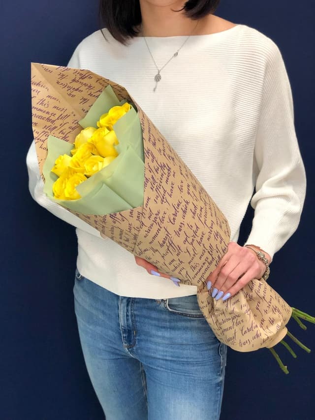 Букет из 9 жёлтых Роз Эквадор в крафте 60 см Букет из 9 жёлтых Роз Эквадор в крафте 60 см